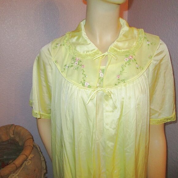 Vtg Nightgown & Robe Peignoir Set Size M Satin 2 Piece Lace Embroidered 60s - Picture 7 of 12